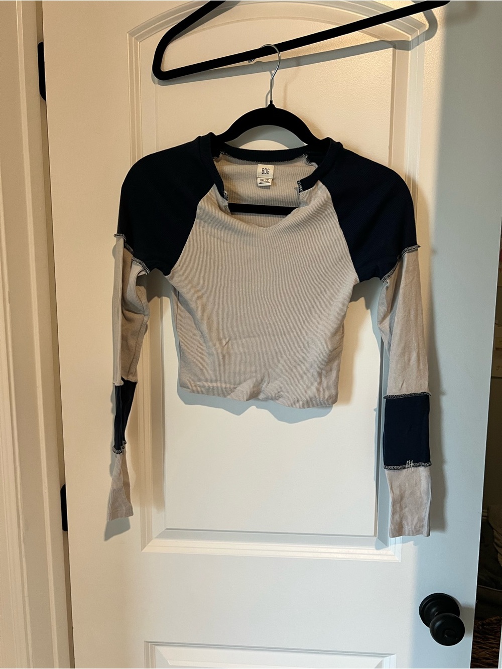 BDG Two-Tone Raglan Cropped Long Sleeve Top in Light Gray and Navy